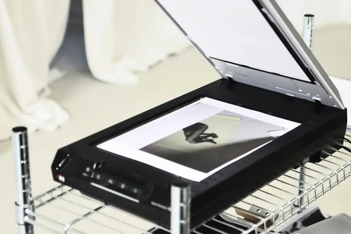gambar scanner dokumen secan proses scanning